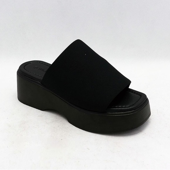 NWT!! WIDE FIT WOMEN'S BLACK WIDE TOE BAND SLIP ON PLATFORM SANDALS - Picture 3 of 4